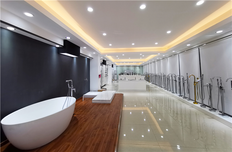 Baignoire sur pied noir mat électroplaqué moderne seule salle de bain robinet de bain sur pied libre mitigeur douche