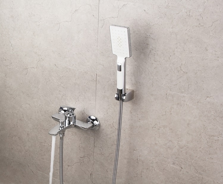 CUPC Ensemble de robinet de baignoire à eau unique exquis dans le mur avec mitigeur de douche à main 100